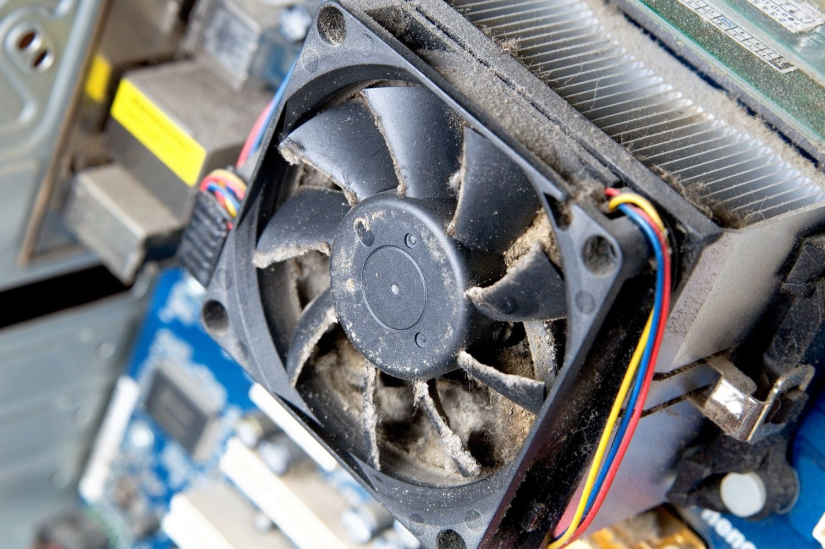 ¿Cómo limpiar el ventilador del ordenador?